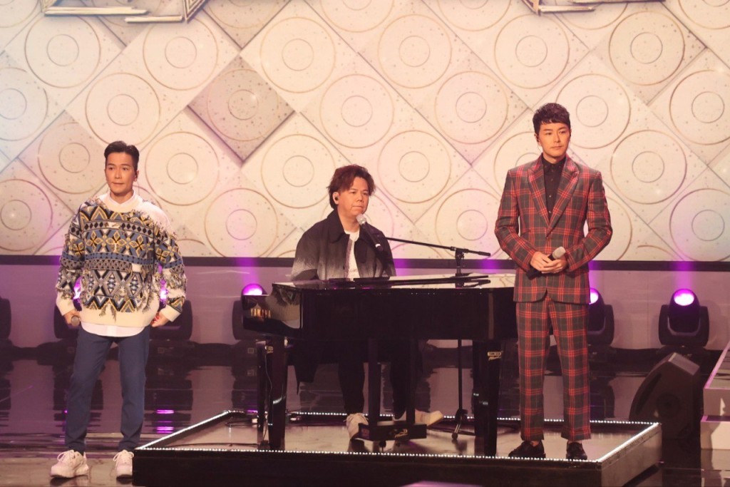 剛開完騷的伍仲衡、蕭正楠、區永權亦有份獻唱。